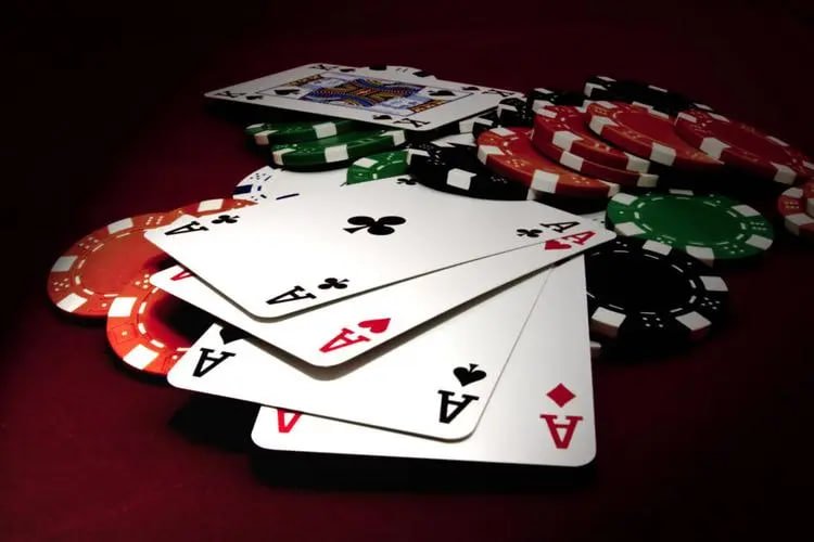 Meja Live Blackjack ptbola dengan dealer profesional dan kamera multi-sudut